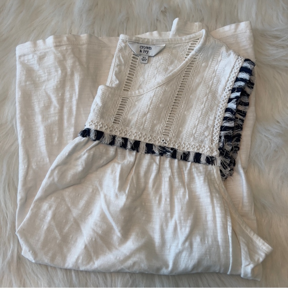 CROWN & IVY White Eyelet Swingy Top XL